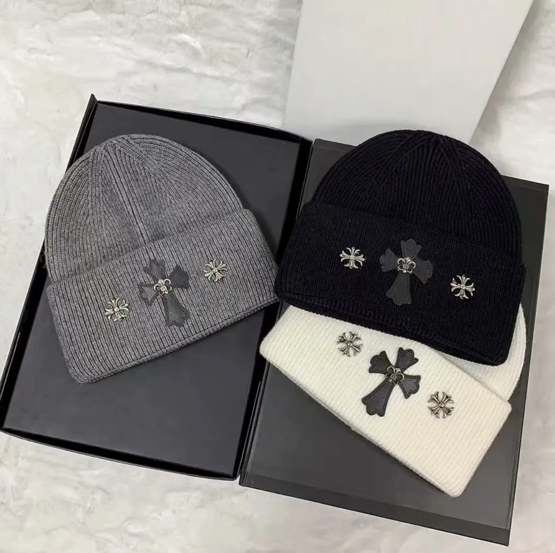Crow Heart cashmere knitted hat